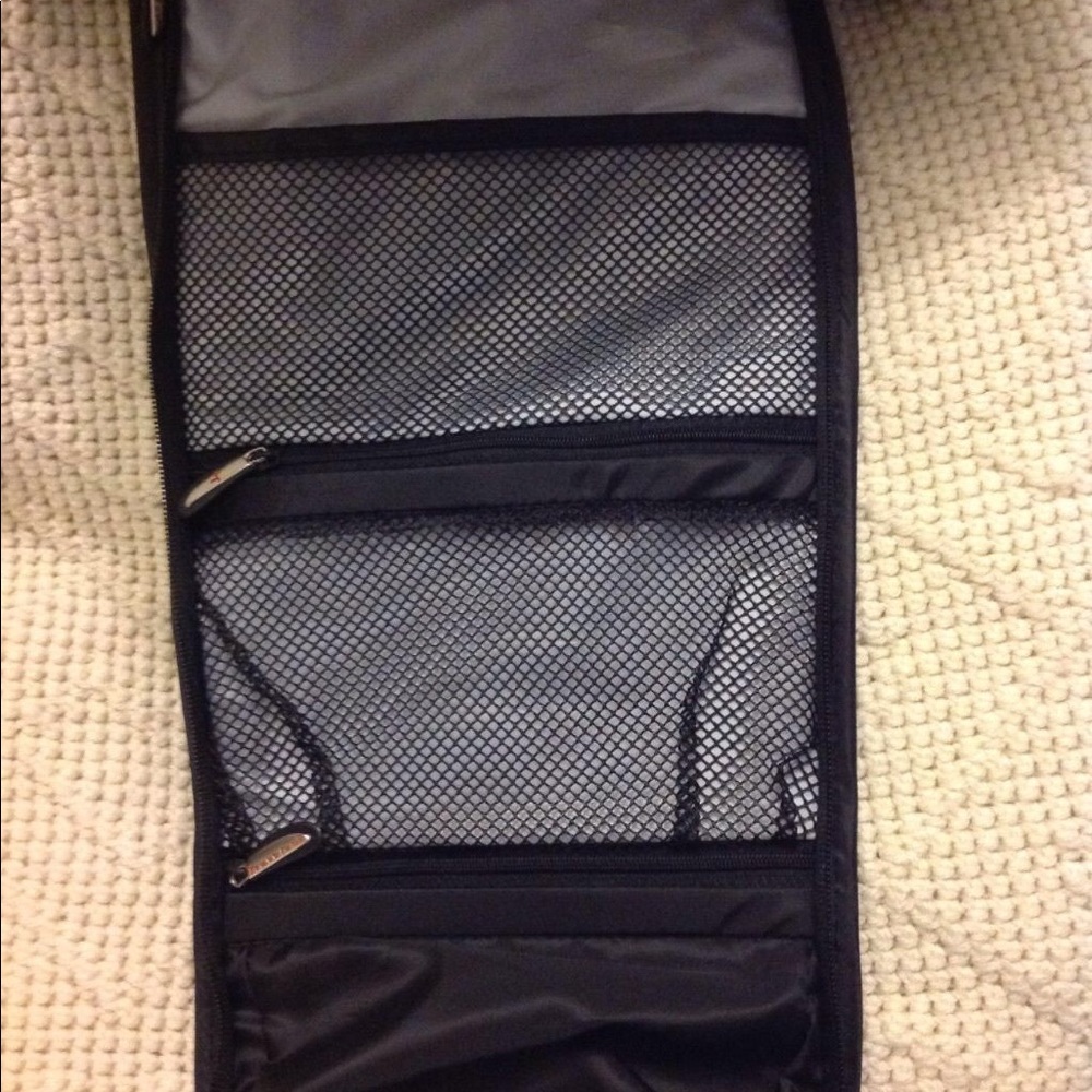 Travelon Hanging Kit - Picture 4 of 4